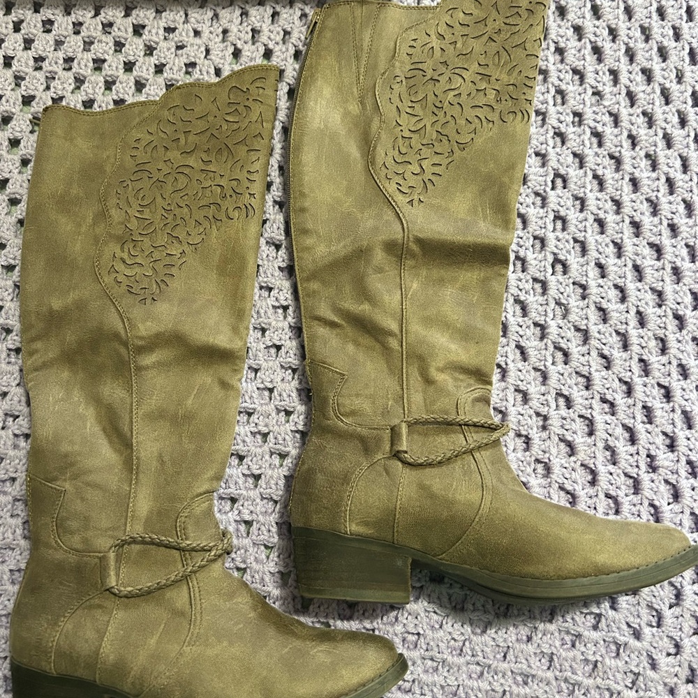 Women's Tan Knee-High Boots